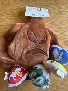 NEW Harry Potter House Sorting Hat Burrow Pet Toy